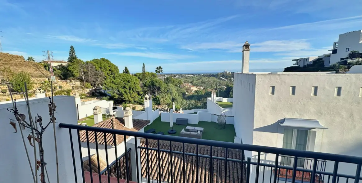 Venta de apartamento en planta media en El Paraiso 22