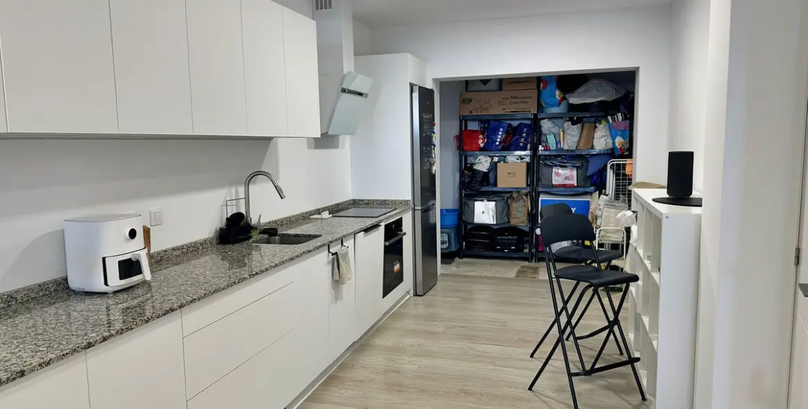 Venta de apartamento en planta media en El Paraiso 27