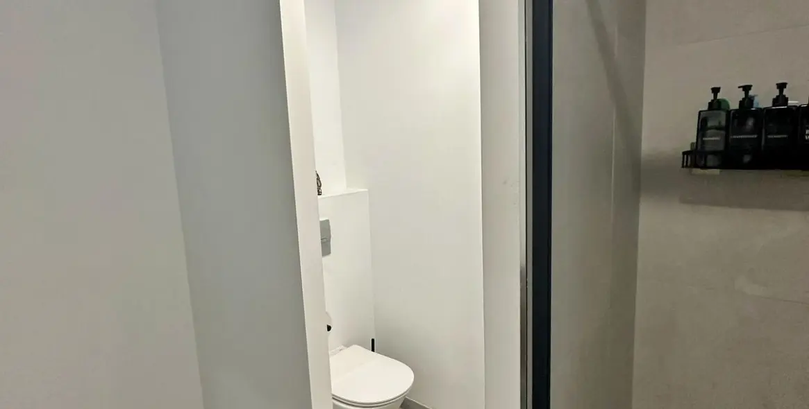 Venta de apartamento en planta media en El Paraiso 32