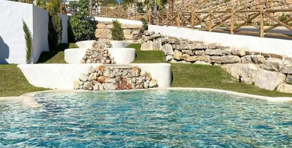 Venta de apartamento en planta media en El Paraiso 36