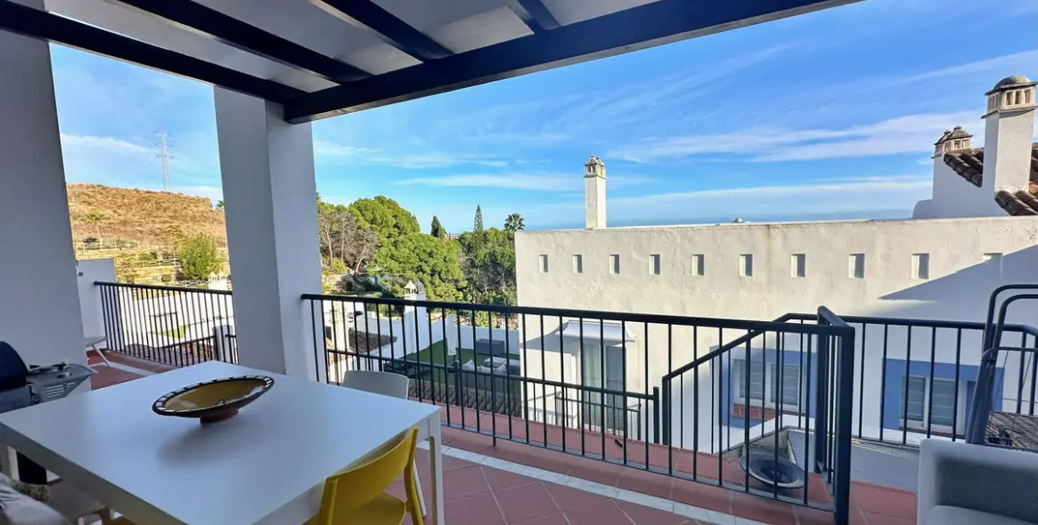 Long-term rent of middle floor apartment in El Paraiso 2