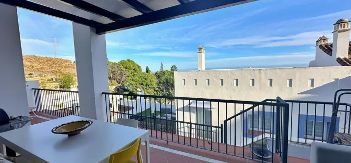 Long-term rent of middle floor apartment in El Paraiso 1