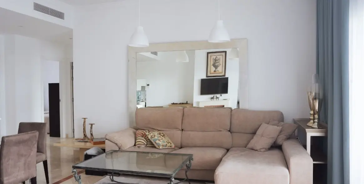 Long-term rent of middle floor apartment in El Paraiso 4