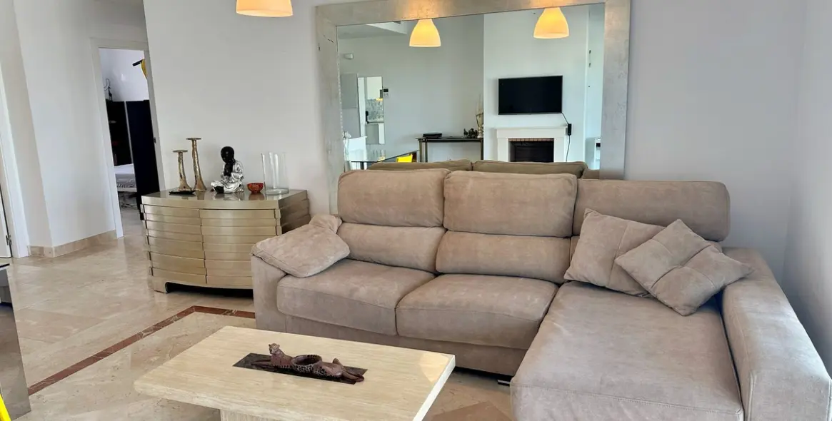 Long-term rent of middle floor apartment in El Paraiso 5