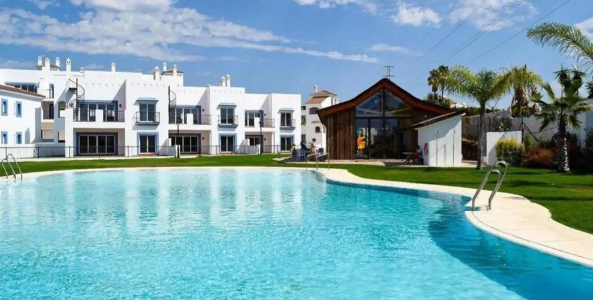 Long-term rent of middle floor apartment in El Paraiso 8