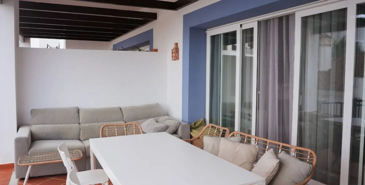 Long-term rent of middle floor apartment in El Paraiso 21