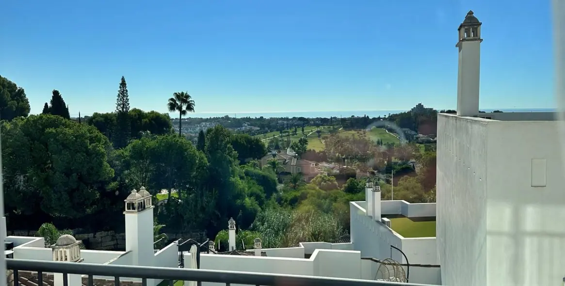 Long-term rent of middle floor apartment in El Paraiso 23