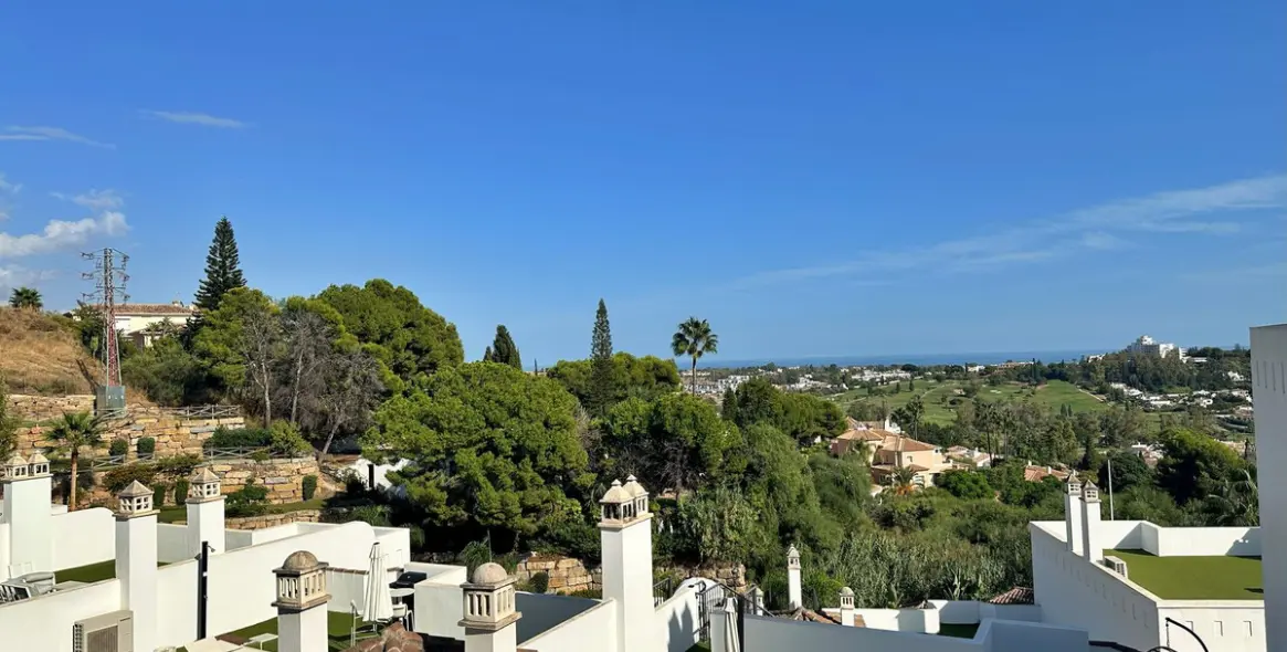 Long-term rent of middle floor apartment in El Paraiso 25