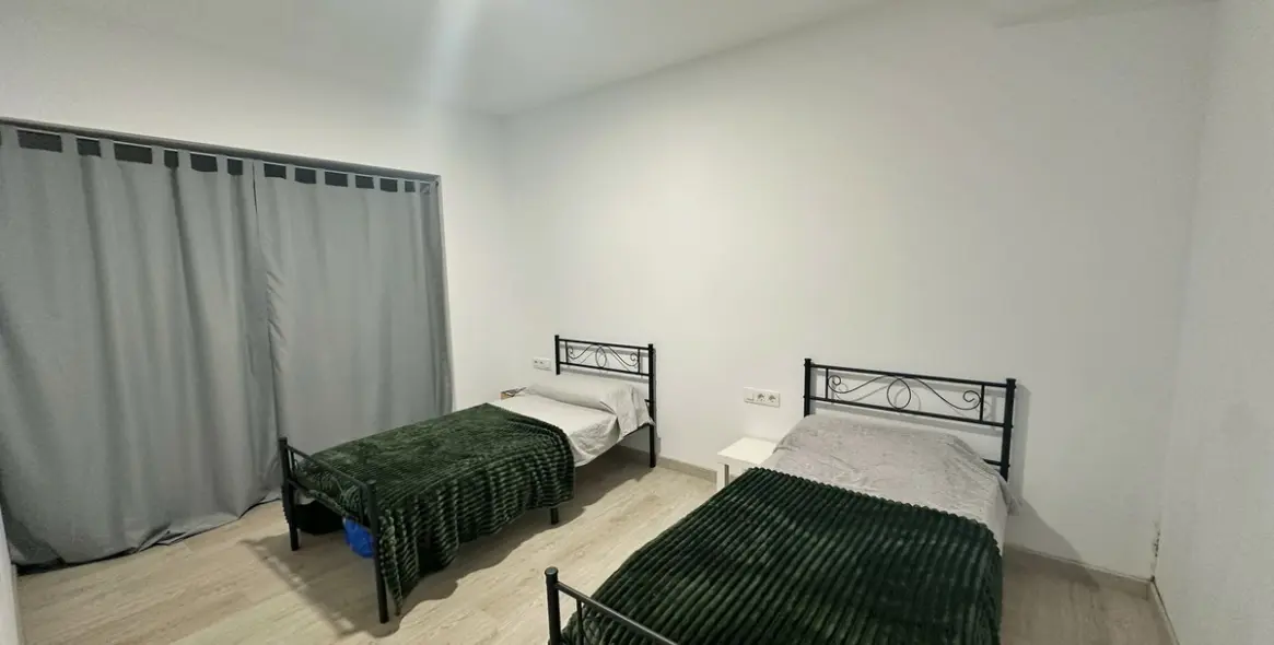 Long-term rent of middle floor apartment in El Paraiso 29