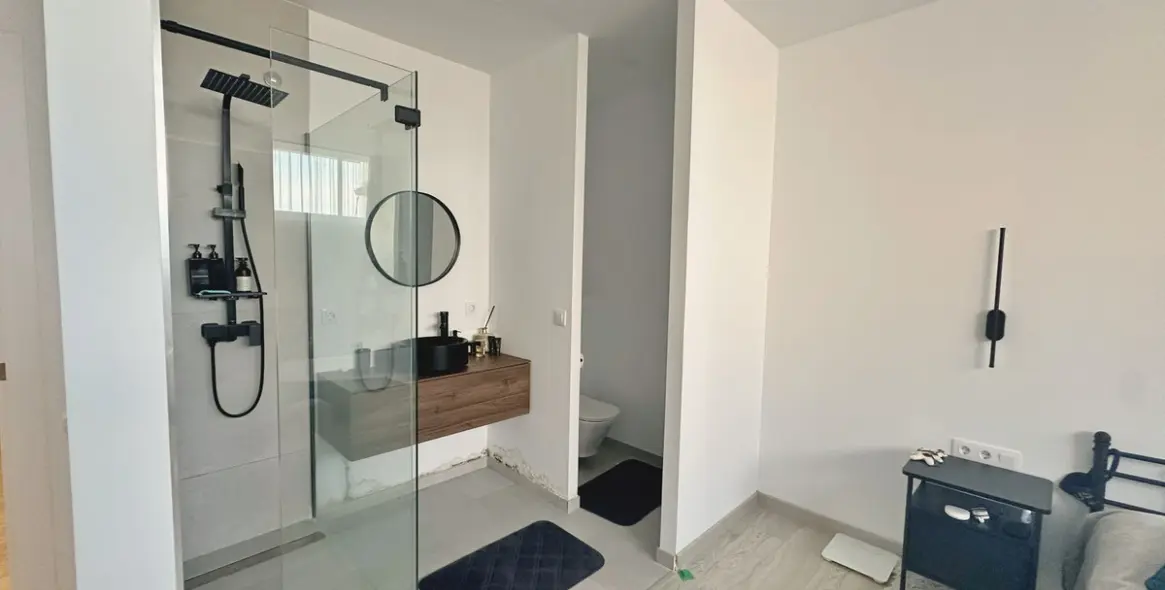 Long-term rent of middle floor apartment in El Paraiso 30
