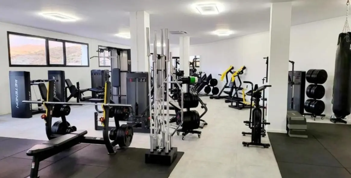 Long-term rent of middle floor apartment in El Paraiso 35
