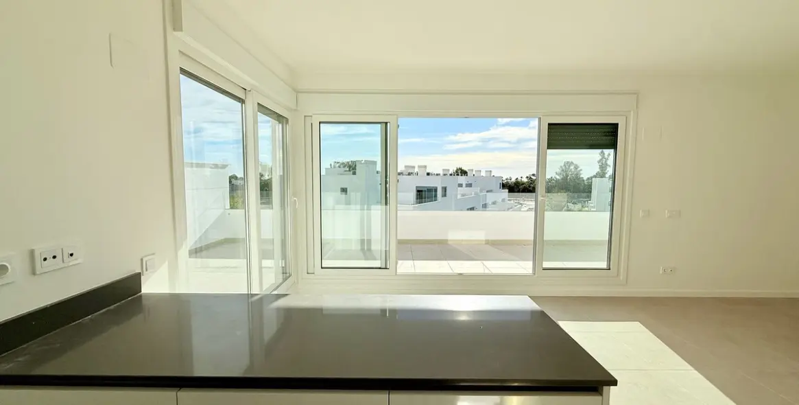 Sale of penthouse in Estepona 11