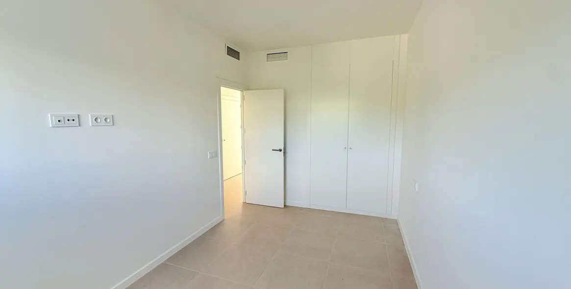 Sale of penthouse in Estepona 18