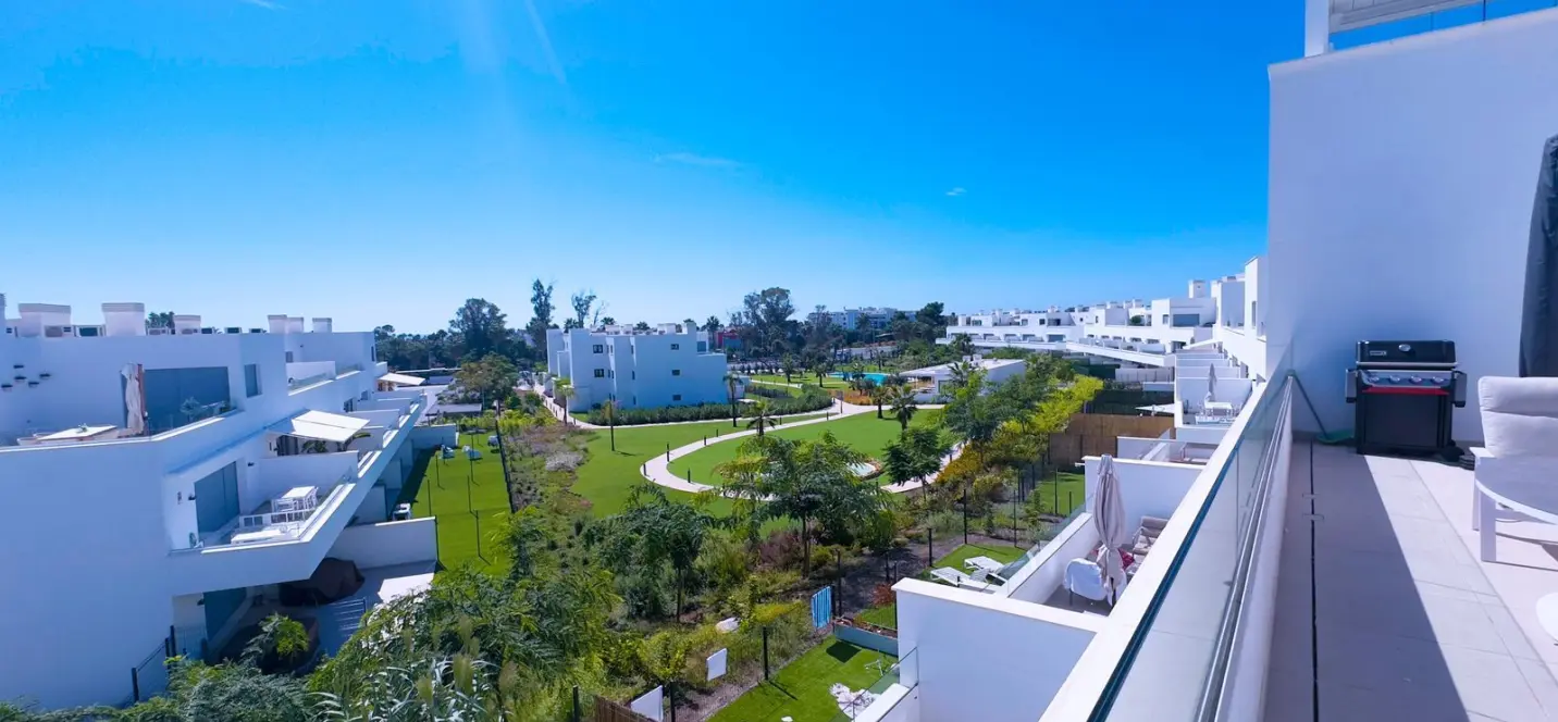 Sale of penthouse in Estepona 0