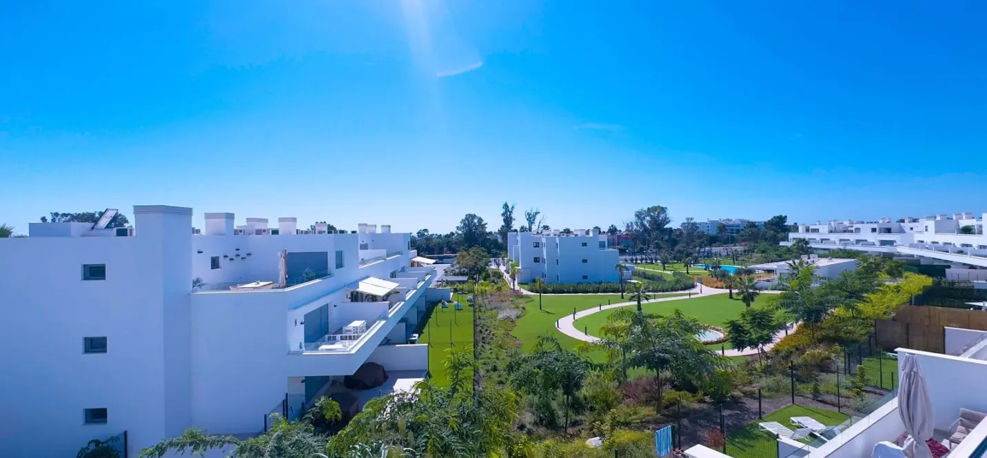 Sale of penthouse in Estepona 2