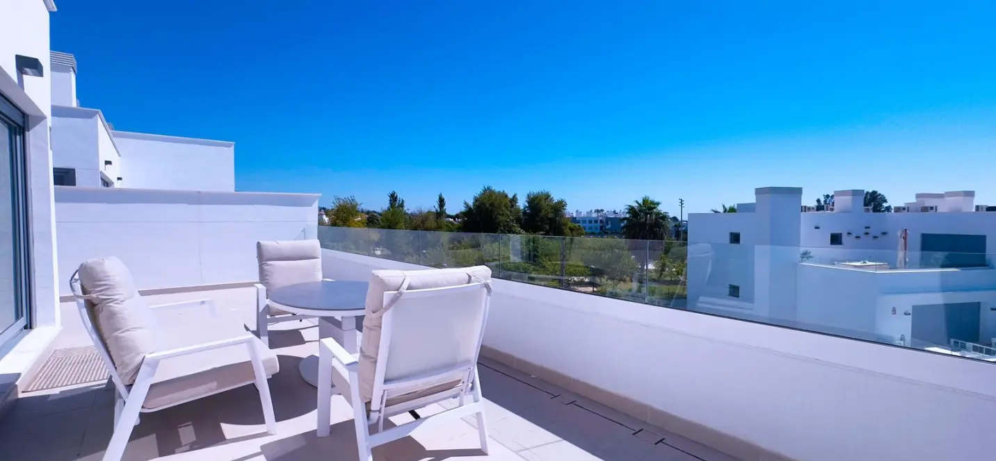 Sale of penthouse in Estepona 4