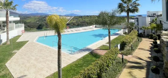 Sale of penthouse in Estepona 1