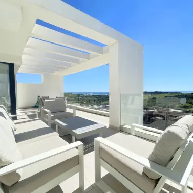 Sale of penthouse in Estepona