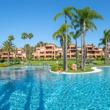 Продажа апартаментов на среднем этаже в Estepona