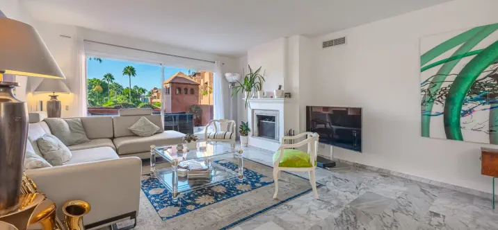 Продажа апартаментов на среднем этаже в Estepona 2