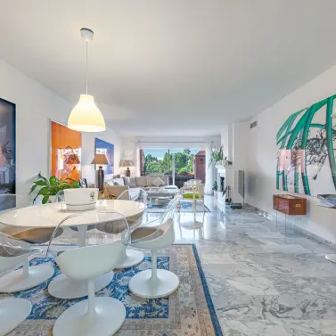 Продажа апартаментов на среднем этаже в Estepona