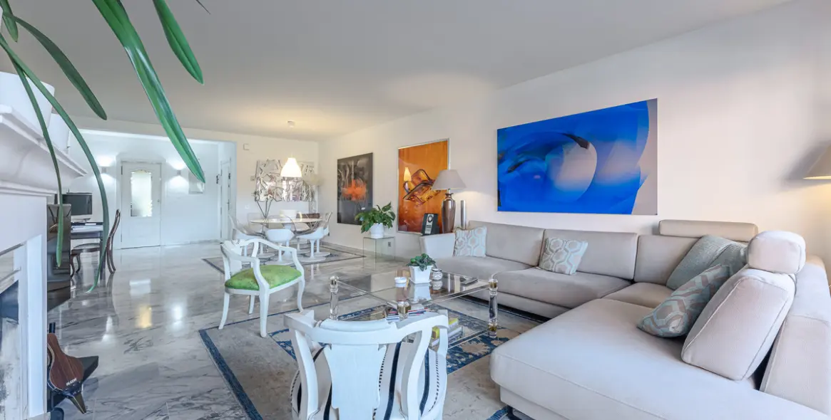 Sale of middle floor apartment in Estepona 10