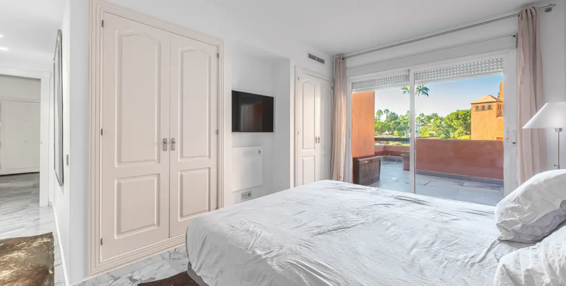 Продажа апартаментов на среднем этаже в Estepona 21