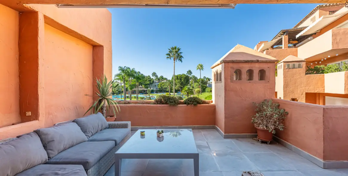 Продажа апартаментов на среднем этаже в Estepona 22