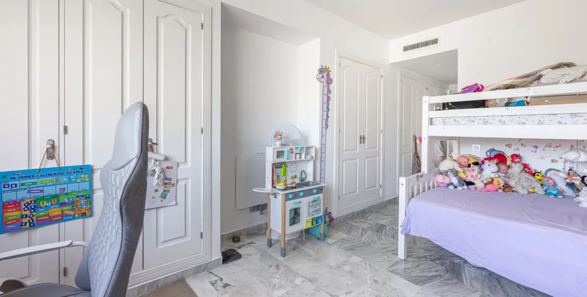 Продажа апартаментов на среднем этаже в Estepona 23