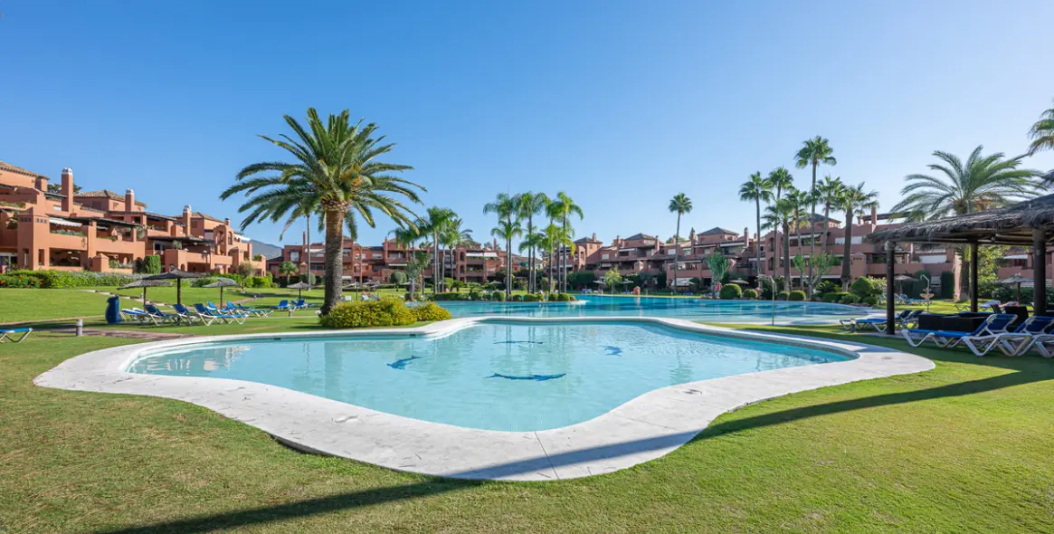 Продажа апартаментов на среднем этаже в Estepona 26