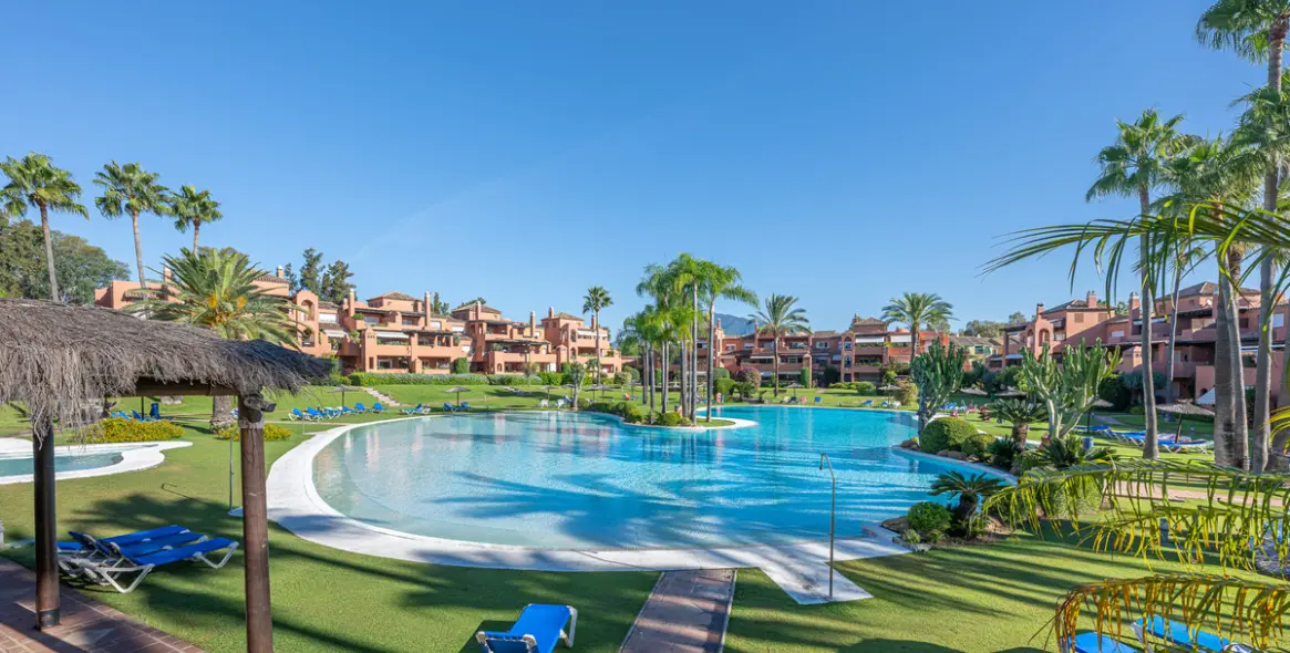 Продажа апартаментов на среднем этаже в Estepona 27