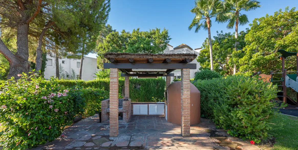 Продажа апартаментов на среднем этаже в Estepona 28