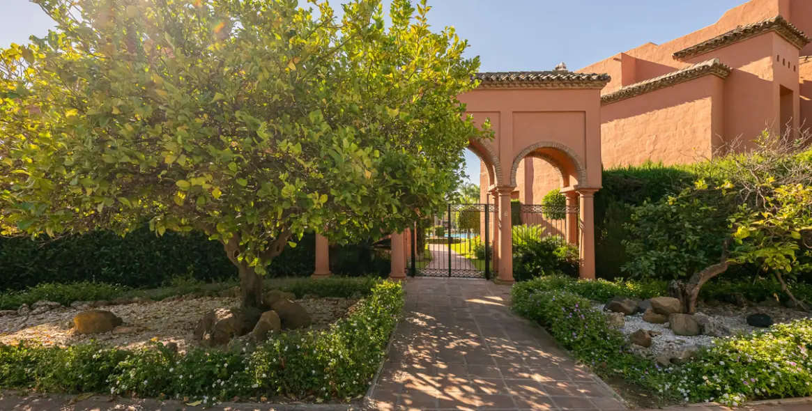 Продажа апартаментов на среднем этаже в Estepona 32