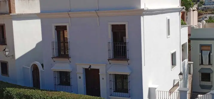 Sale of semi-detached house in Estepona 0