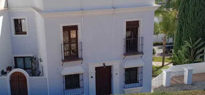 Sale of semi-detached house in Estepona 1
