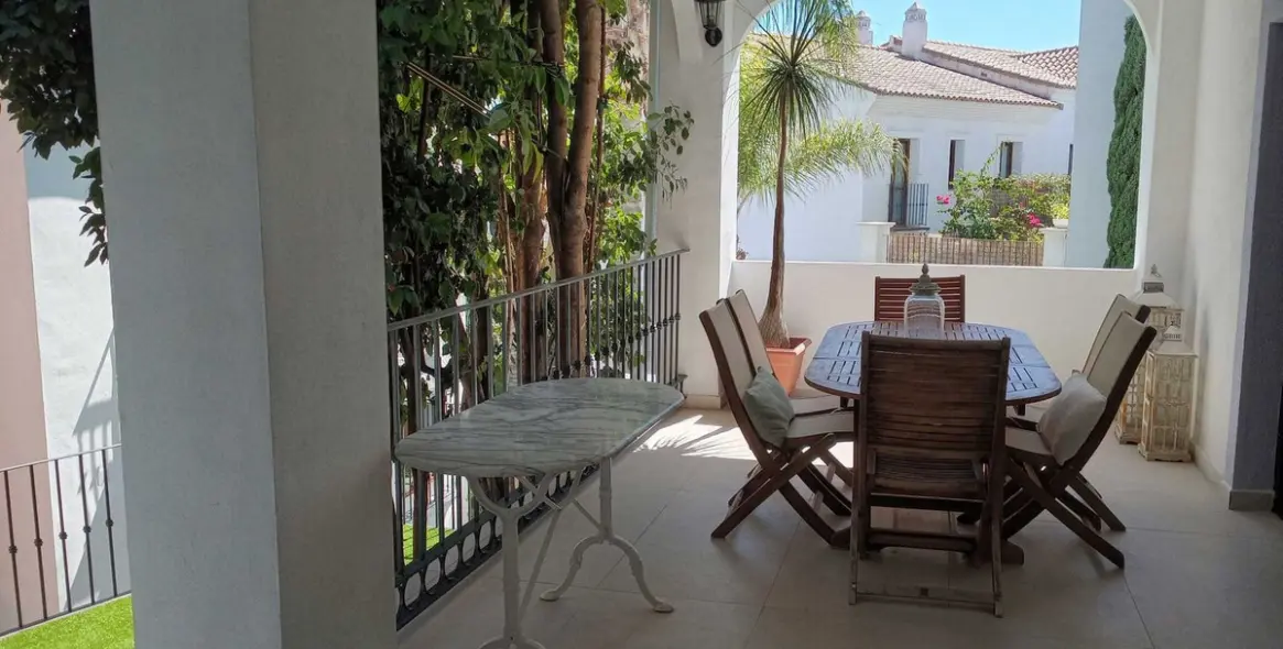 Продажа дома на две семьи в Estepona 13
