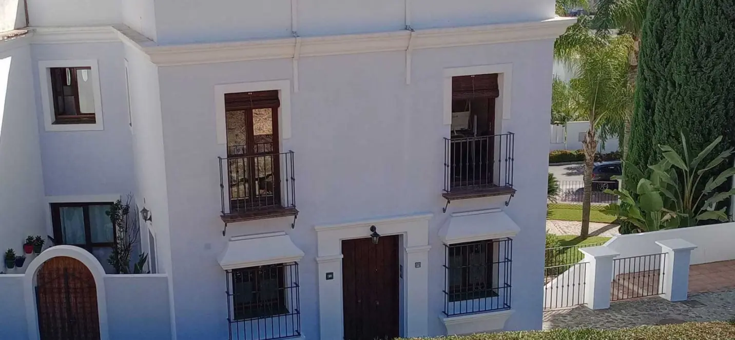 Sale of semi-detached house in Estepona 1
