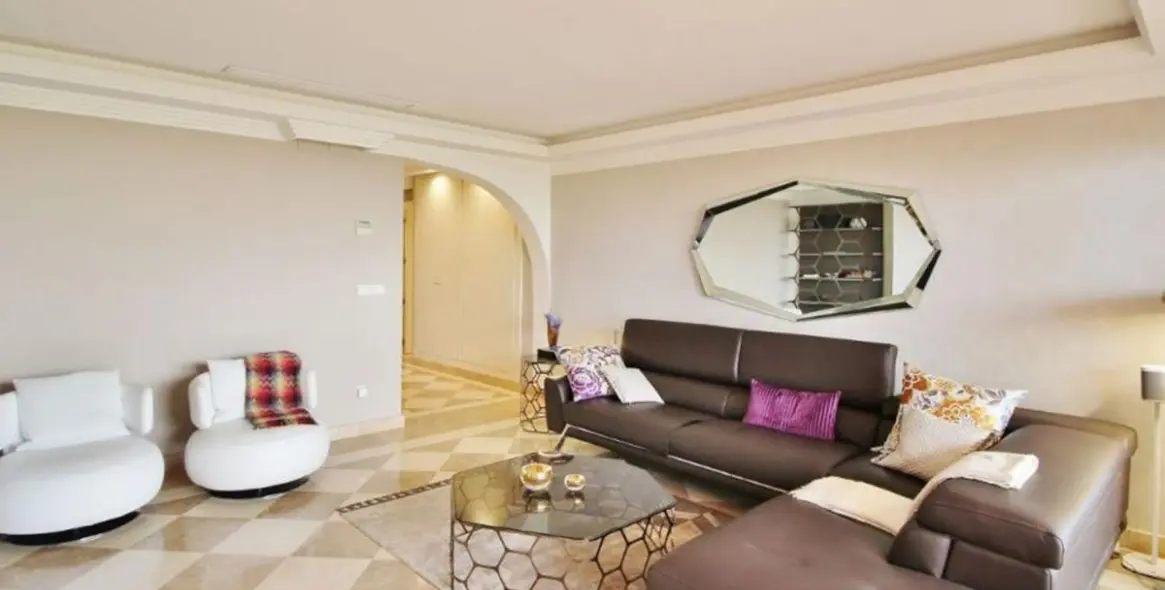 Продажа апартаментов на среднем этаже в Nueva Andalucía 2