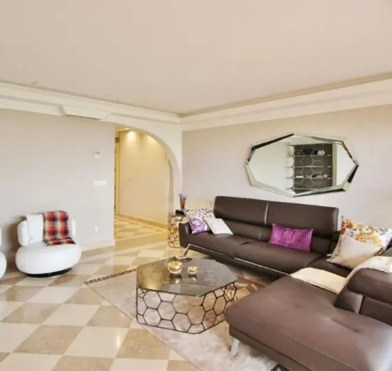 Sale of middle floor apartment in Nueva Andalucía