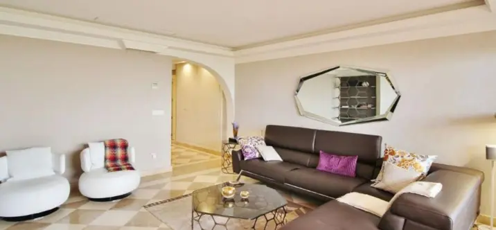 Sale of middle floor apartment in Nueva Andalucía 1