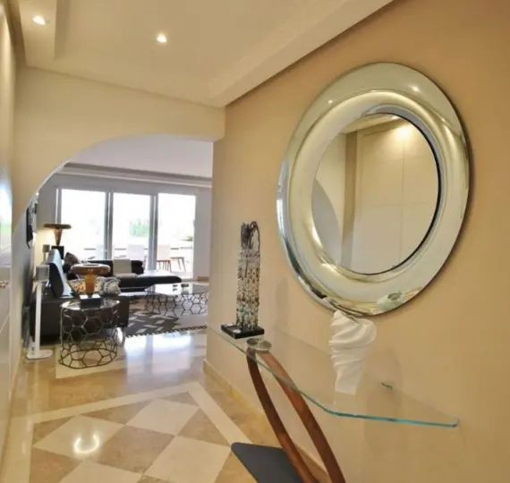 Sale of middle floor apartment in Nueva Andalucía