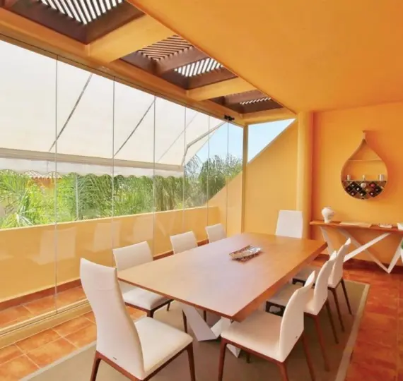 Sale of middle floor apartment in Nueva Andalucía