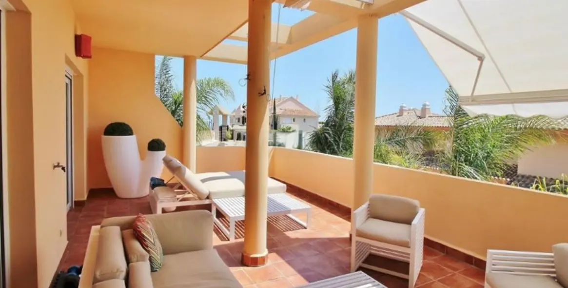 Продажа апартаментов на среднем этаже в Nueva Andalucía 5