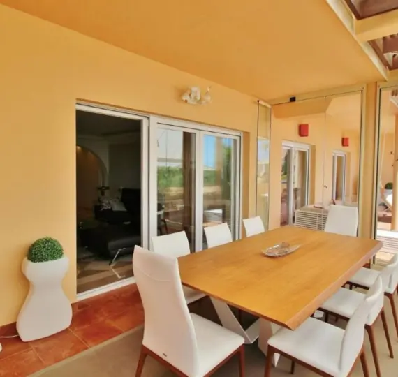 Sale of middle floor apartment in Nueva Andalucía