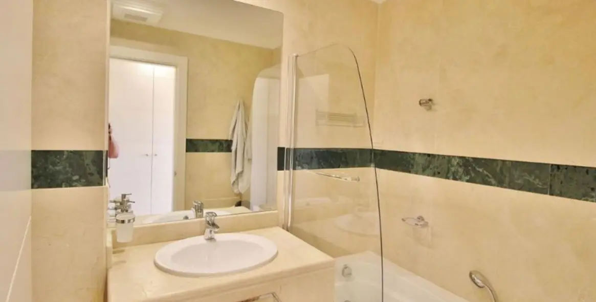 Продажа апартаментов на среднем этаже в Nueva Andalucía 13