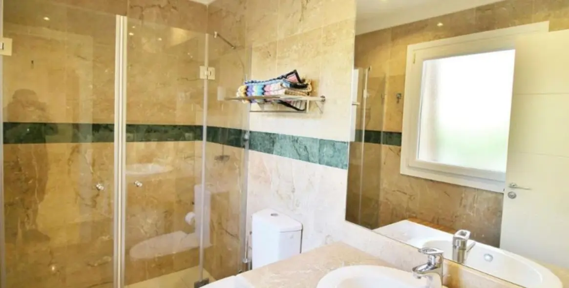 Продажа апартаментов на среднем этаже в Nueva Andalucía 16