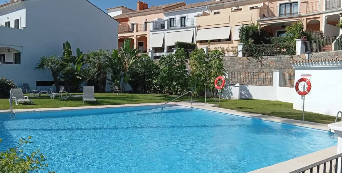 Продажа таунхауса в El Paraiso 9