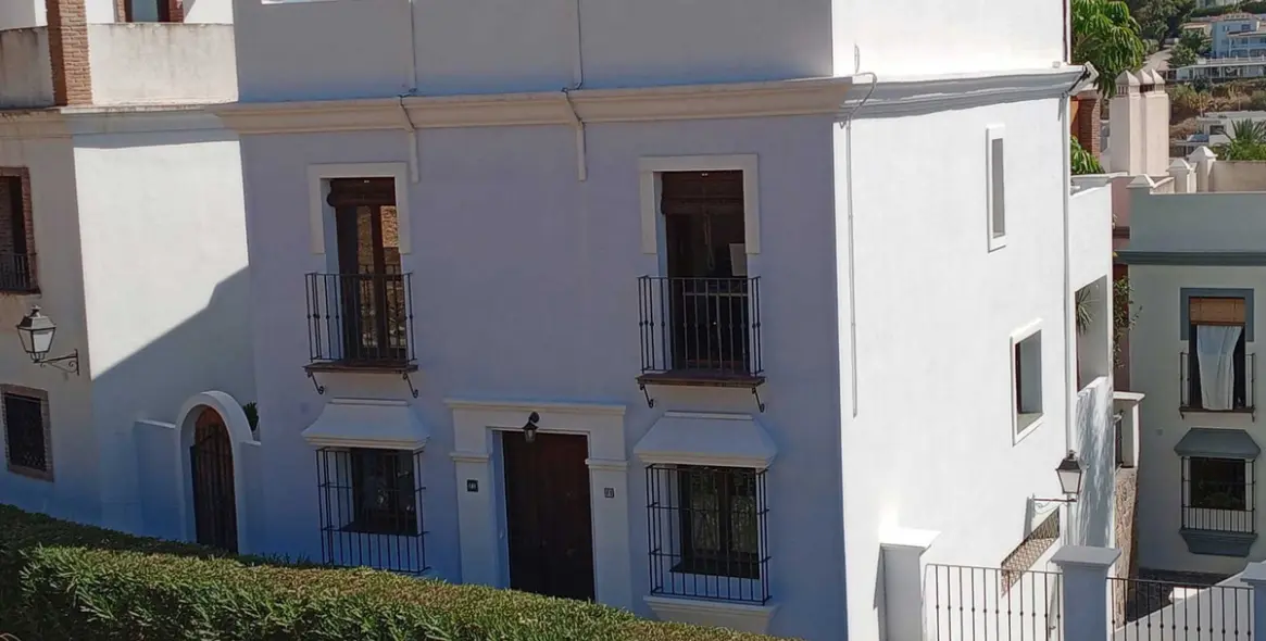 Продажа таунхауса в El Paraiso 1