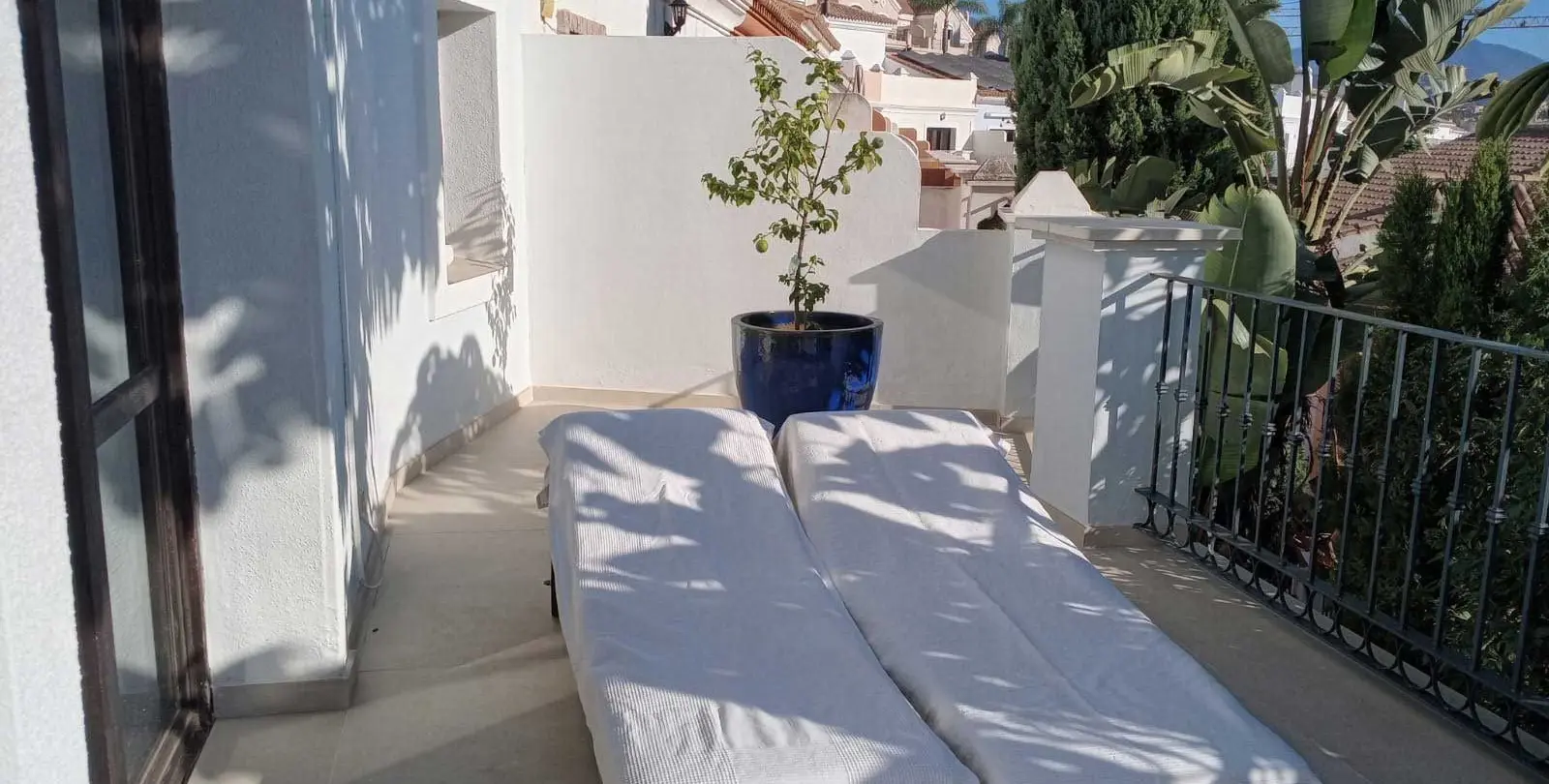 Sale of townhouse in El Paraiso 6
