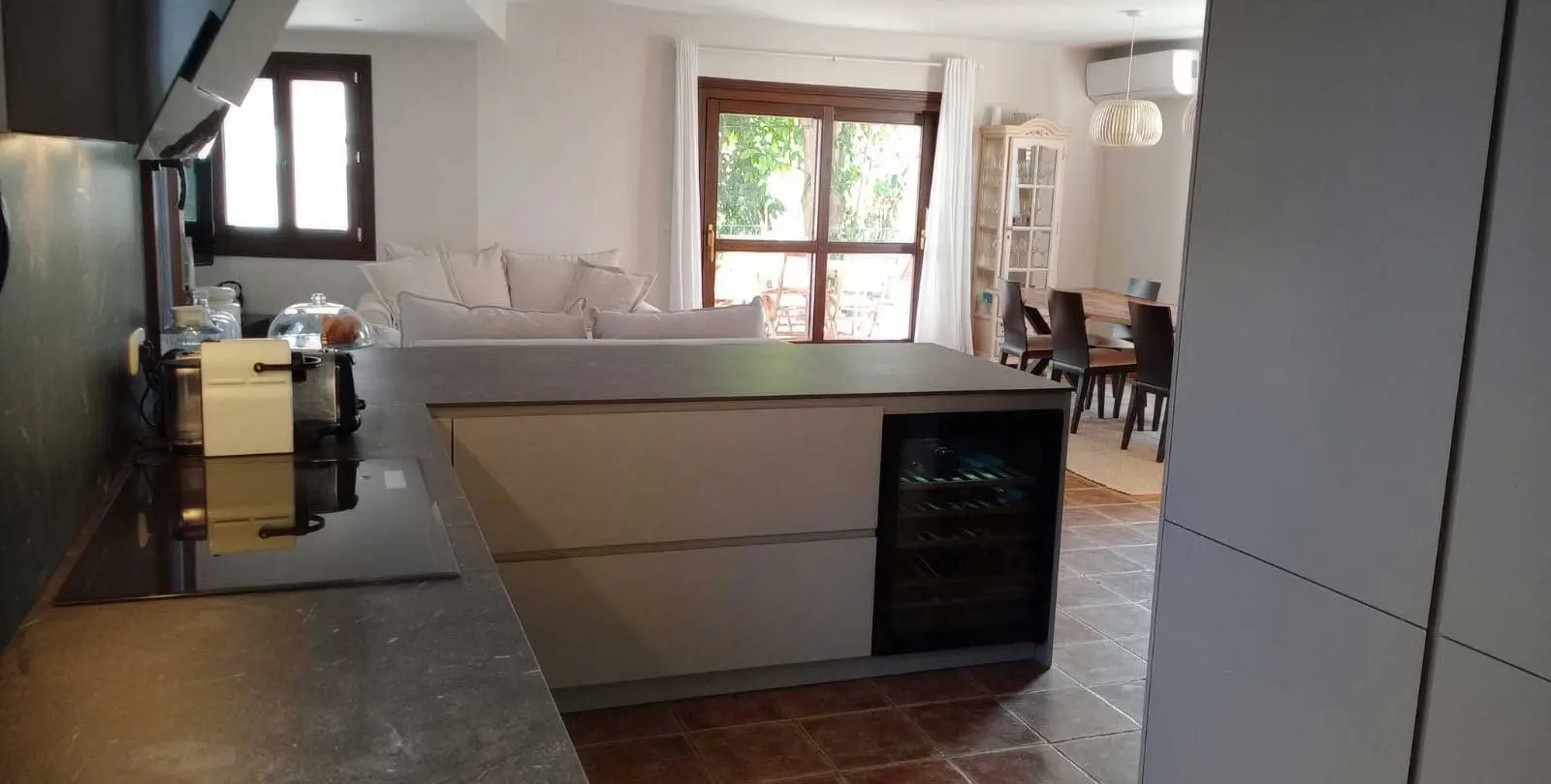 Sale of townhouse in El Paraiso 13